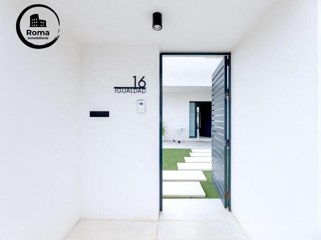 Chalet en venta en Zubia La, La Zubia Ciudad. Bonita casa independiente de reestreno en zona residencial de la Zubia. Chalets Zubia.