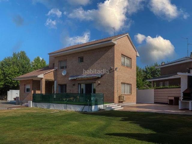 Chalet en venta en Zuera. Vivienda individual en Las Lomas de Gállego. Chalets.