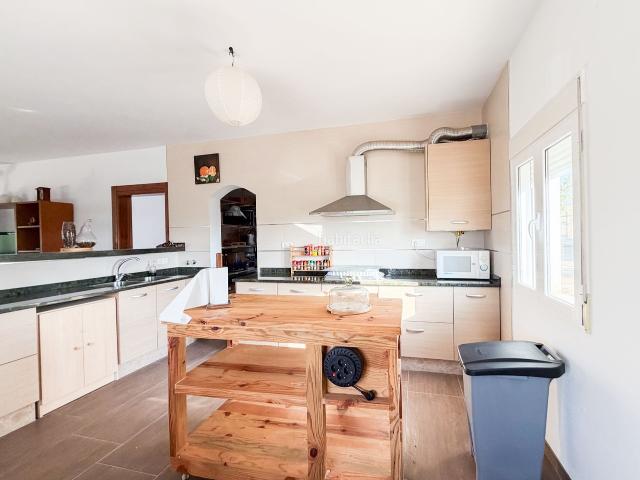 Chalet en venta en Zújar. Chalet independiente en venta en el paraje Las Nogueruelas. Chalets.