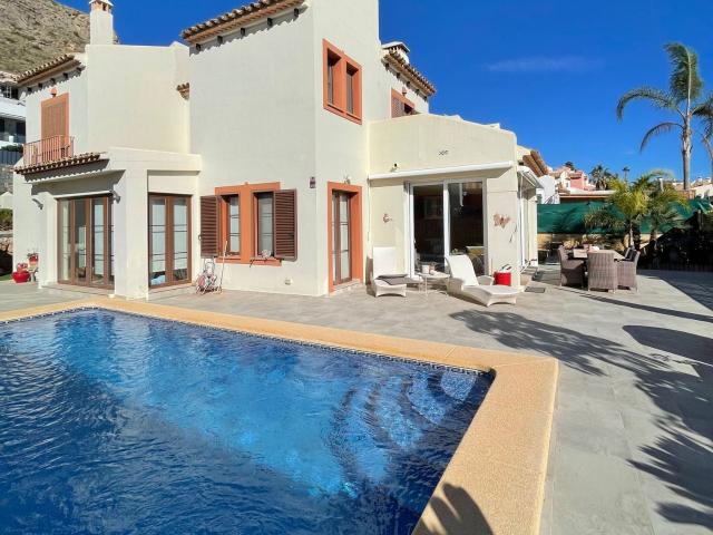 Chalet en venta. FINESTRAT