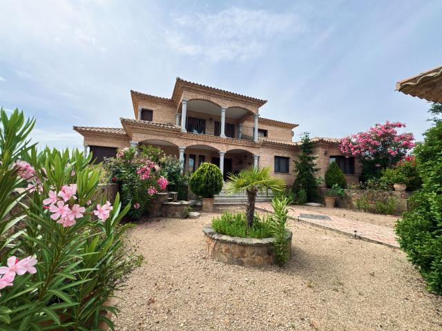 Chalet en venta. MADRID