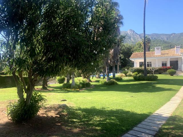 Chalet en venta. MARBELLA