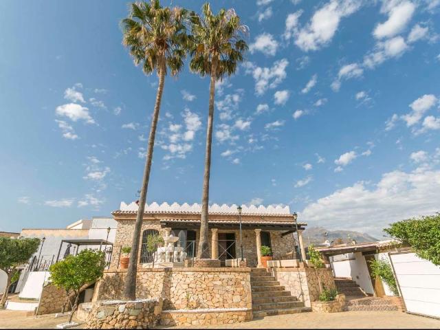 Chalet en venta. NERJA