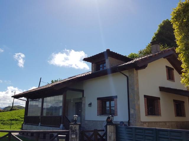 Chalet en venta. PARRES