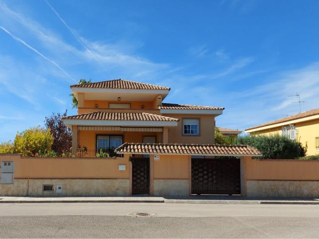 Chalet en venta. PUEBLA DE VALLBONA