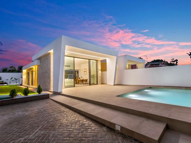 Chalet en venta. TORREVIEJA