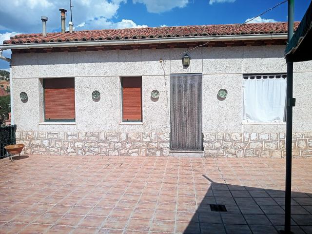 Chalet en venta. TERUEL