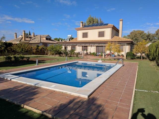 CHALET EN VENTA URBANIZACIÓN LA CRUZ