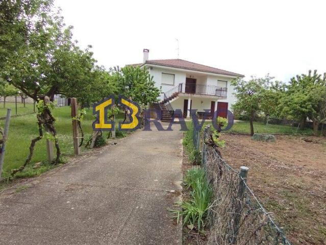 CHALET EN VENTA ZONA MEDINA DE POMAR