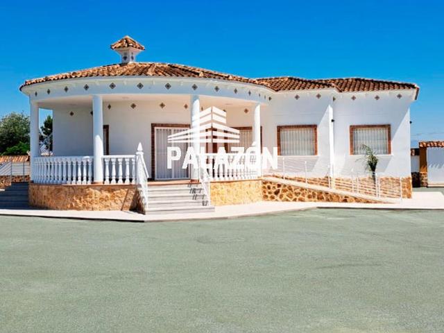 Chalet en venta/alquiler en Catral Alicante