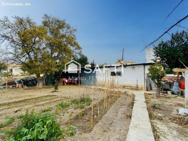 CHALET EN VILLAJOYOSA CON PISCINA Y GRAN PARCELA EN PRIMERA LINEA DE PLAYA SIN COMISIÓN DE COMPRA