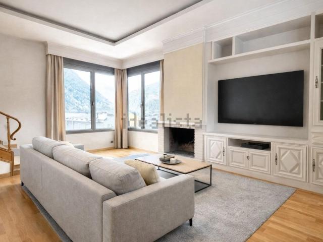 Chalet, Encamp