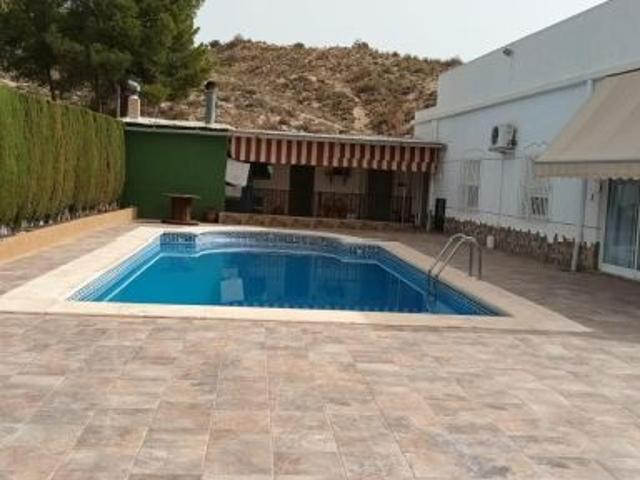 CHALET ELCHE BONAVISTA CON PISCINA PRIVADA Y PARCELA DE 2134 m2