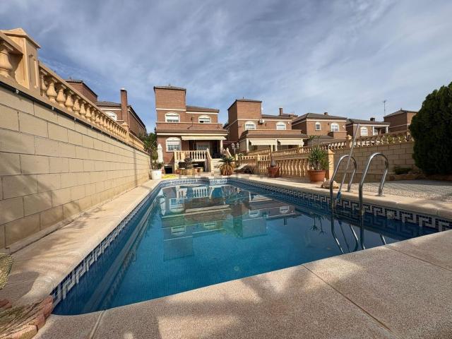 Chalet, Elche / Elx