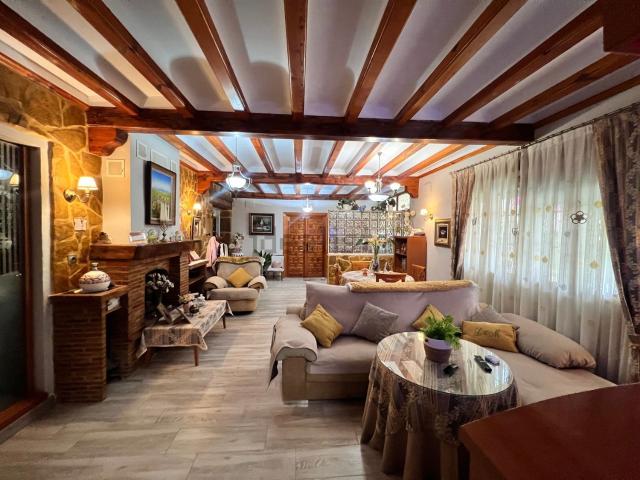 Chalet, Elda