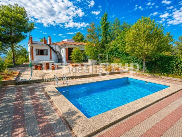Chalet, Els Hostalets de Pierola
