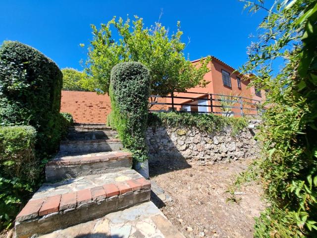 Chalet, Els Hostalets de Pierola