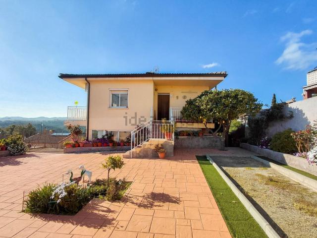 Chalet, Els Hostalets de Pierola