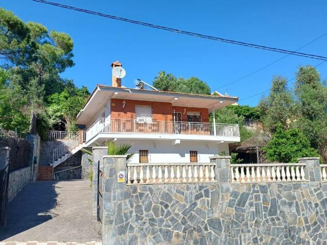 Chalet, Els Hostalets de Pierola