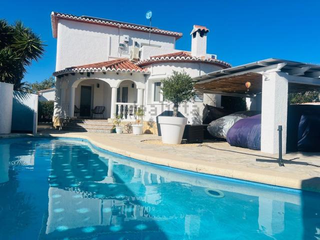 Chalet, Els Poblets