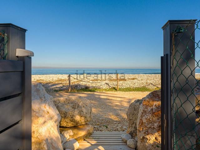 Chalet, Els Poblets