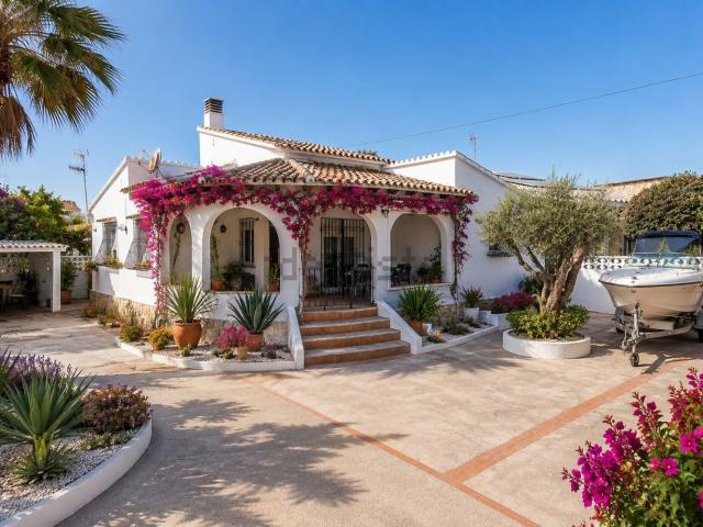 Chalet, Els Poblets