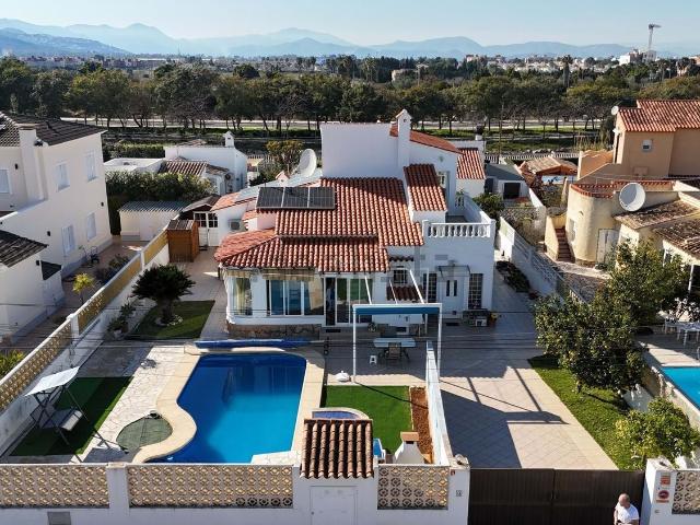 Chalet, Els Poblets