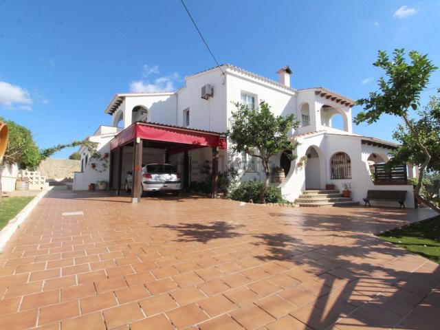 Chalet, Es Castell