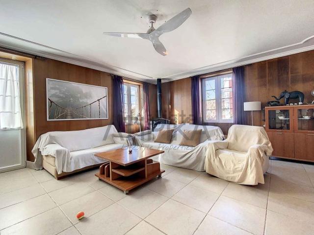 Chalet, Es Castell