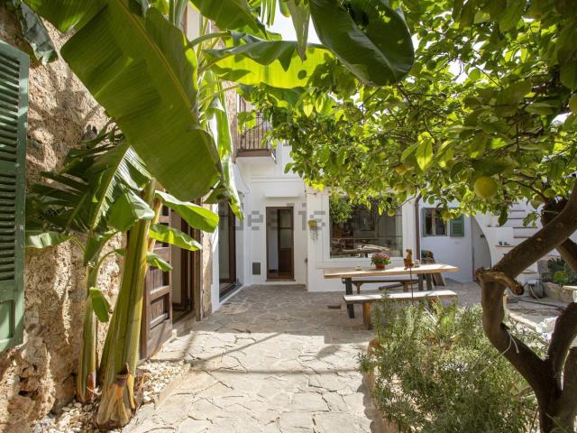 Chalet, Esporles