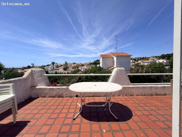 Chalet esquinero con piscina