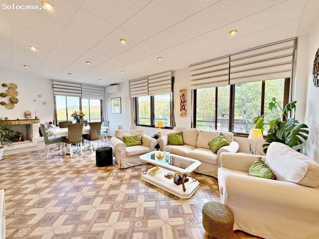 Chalet esquinero reformado con jardín consolidado y privacidad total en Sierra Perenchiza