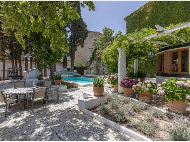 ✨ Chalet exclusivo con piscina y parcela de 1.650 m2 con gran potencial urbanístico