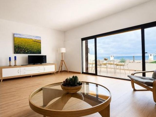 Chalet exclusivo en alquiler de temporada en Torrenova, en primera línea de mar