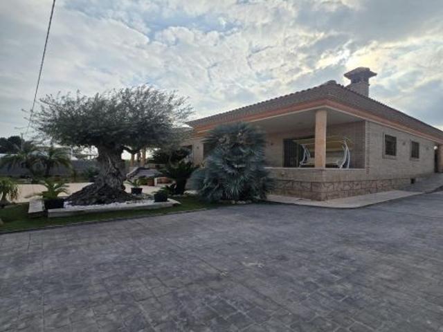 CHALET EXCLUSIVO EN EL RAAL