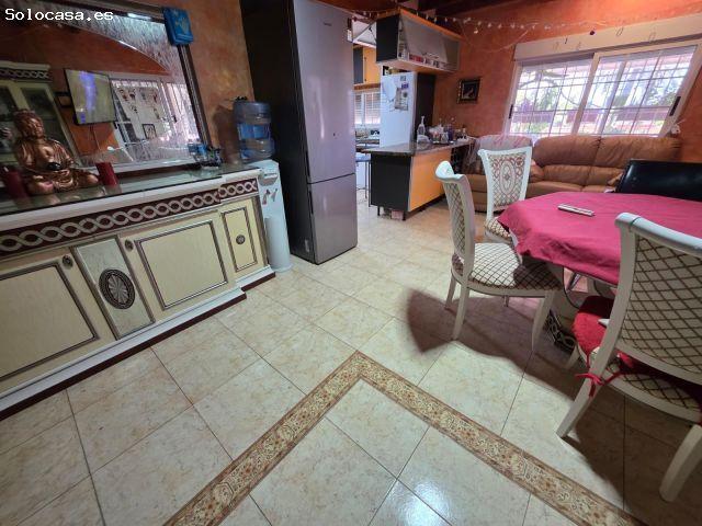 Chalet Exclusivo en La Nucía con Amplio Terreno y Posibilidades de Reforma €900,000