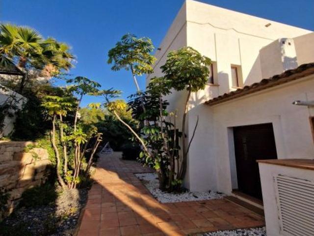 ¡Chalet Familiar en Venta en Finestrat, Sierra Cortina!