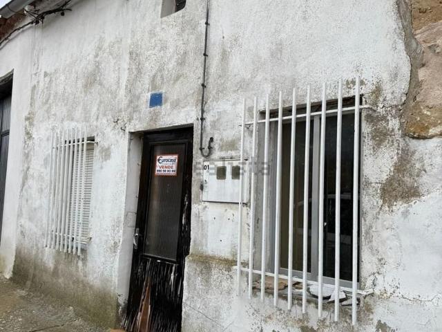 Chalet, Fuentespreadas