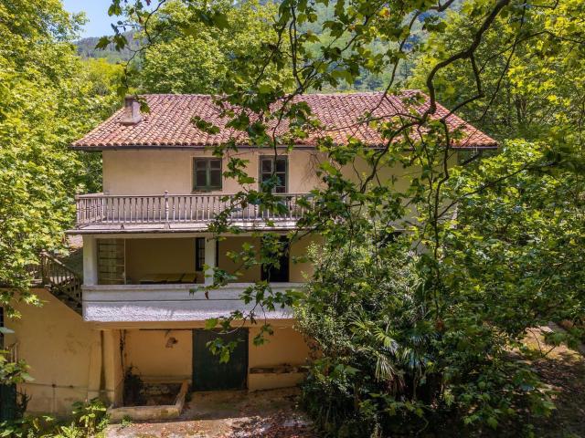 Chalet, Hernani