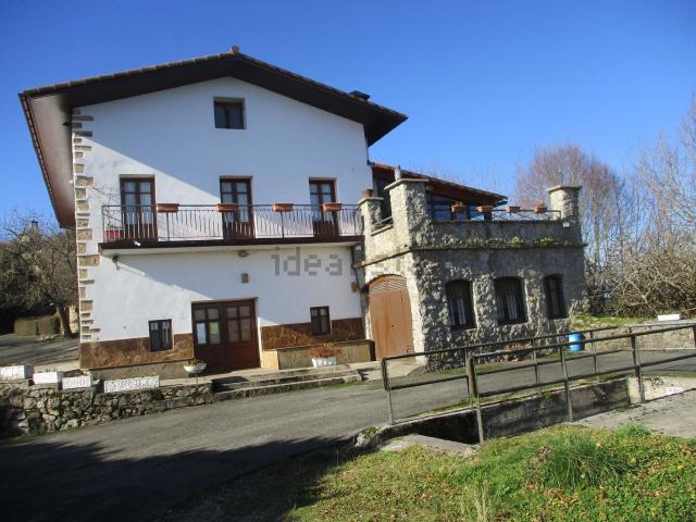 Chalet, Hernani