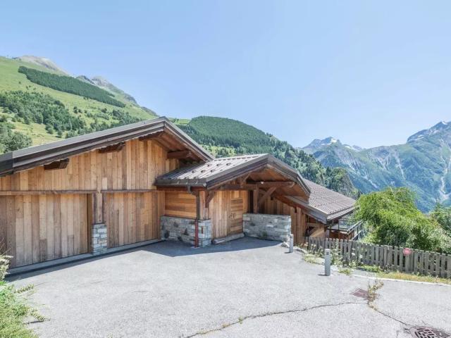 Chalet indépendant de 14 pièces Vue imprenable