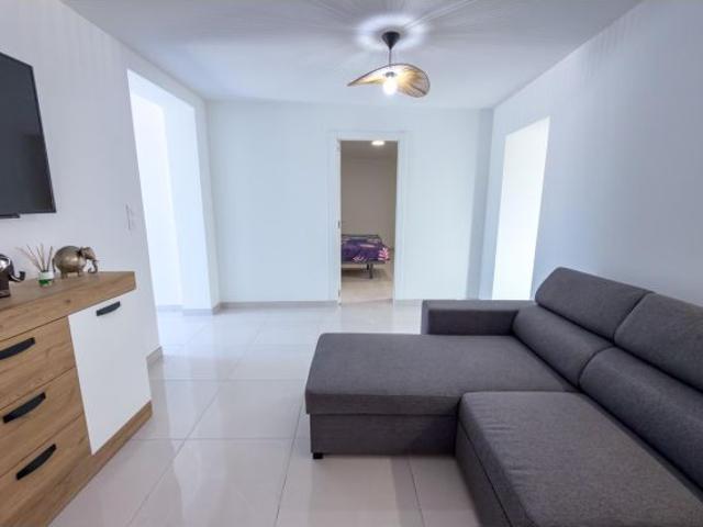 Chalet independiente totalmente reformado con gran parcela, piscina privada y zona exterior en Los M