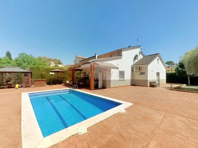 CHALET INDEPENDIENTE A CUATRO VIENTOS CON PISCINA