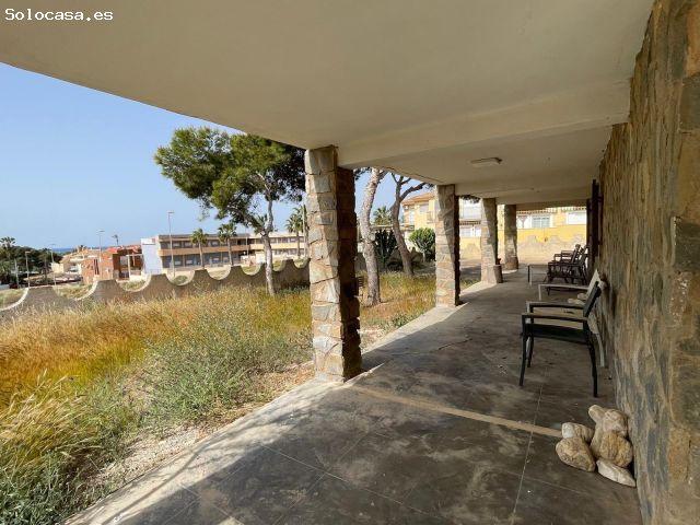? CHALET INDEPENDIENTE A ESCASOS METROS DEL MAR EN ISLA PLANA