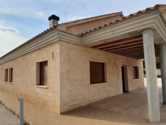 CHALET INDEPENDIENTE A ESTRENAR EN YECLA