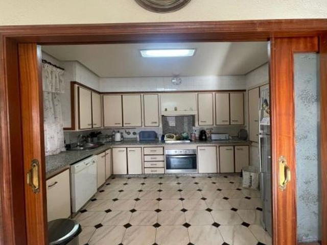 Chalet independiente con 7.000 m2 de parcela, piscina y 5 dormitorios en La Galia – Elche