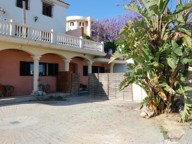 Chalet Independiente con apartamentos en producción