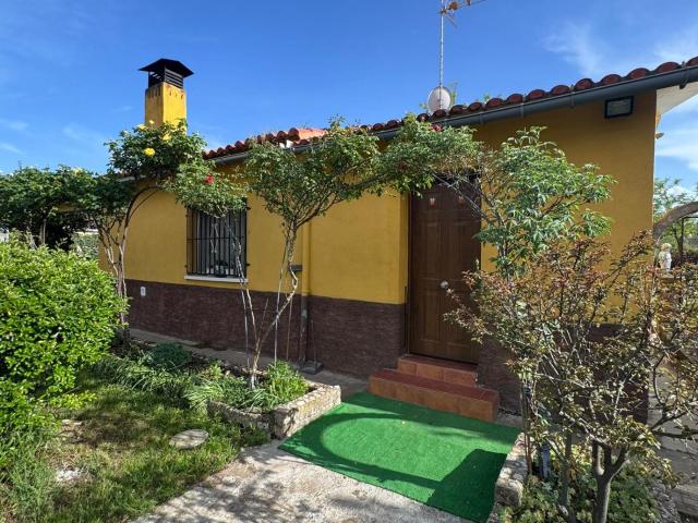 Chalet independiente con gran parcela a la venta en Illana, Guadalajara