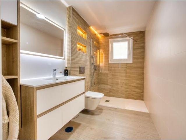 CHALET INDEPENDIENTE CON GRANDES ESPACIOS Y PARCELA PRIVADA