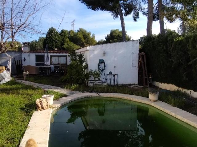 Chalet independiente con dos viviendas y vistas al Parque Natural de La Vallesa – La Eliana